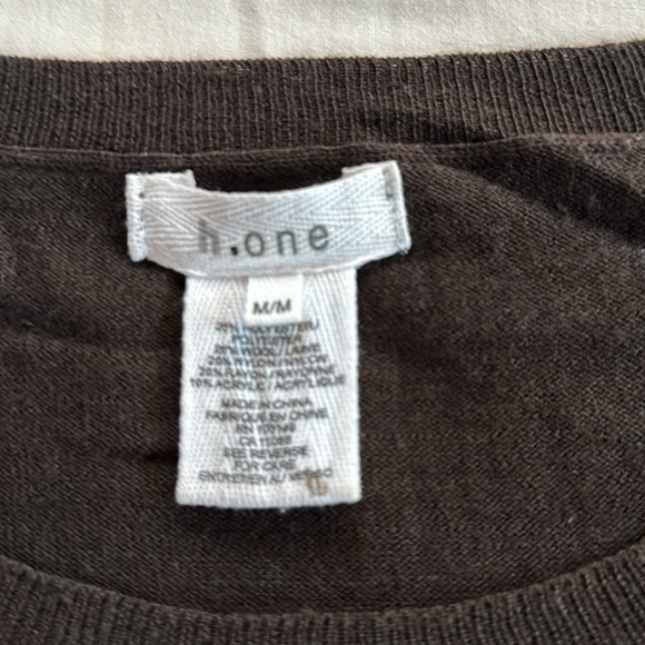 H. ONE wool/nylon/poly blend brown sweater, size M. Pretty, delicate pattern. - Picture 2 of 10